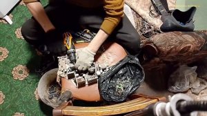 Барбоса посадили на Цепь, Разбираю и добываю металл,и другие дела.