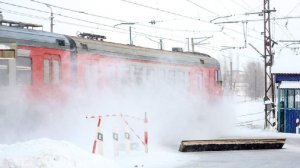 Украинские дроны-камикадзе атаковали электропоезд в Брянской области