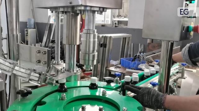 Автоматическая прессо-винтовая укупорочная машина SHP-1