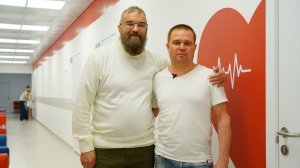 Донор костного мозга встретился с человеком, которому спас жизнь