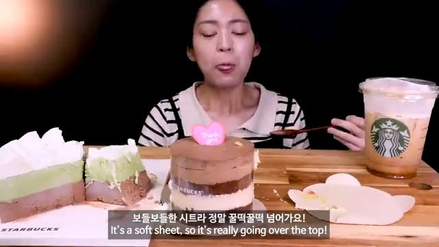 스타벅스 신메뉴스벅과 하겐다즈 콜라보 케이크와 5월 신메뉴 케이크 먹방 Starbucks — Chocolate Green tea Cake ASMR Mukbang