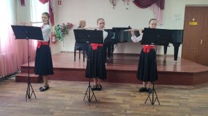 Ансамбль "Искорки"Белова Ольга,Бисиркина София,Ефимова Ульяна Дж.Джордан "Маленькая рыжая обезьянка"