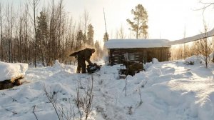 ОТЕЦ ПОКАЗАЛ ИЗБУ В ТАЙГЕ.ОТКРЫЛИ ДВЕРЬ В ИЗБУ И ОБАЛДЕЛИ