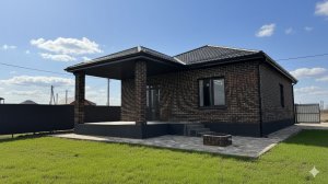 Просторный дом с террасой и отделкой