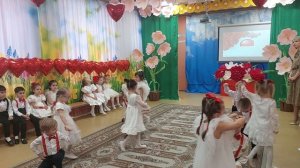 8 Марта. Танец "Поцелую бабушку"