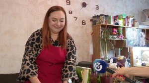 Саратовчанки делают букеты из денег, колбасы и сушёной рыбы