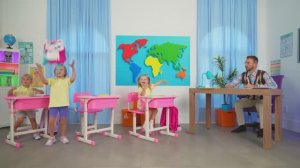 Настя и друзья в челлендже картонная школа против пуши