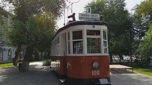 Памятник трамвайному вагону серии "Х" в Комсомольском саду, Волгоград (сентябрь 2024)