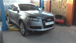 Течь жидкости стеклоомывателя из бачка на АУДИ Q7 2008 AUDI Q7 3,6 бензин