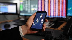 Минфин в марте приостановит операции с валютой и золотом на внутреннем рынке