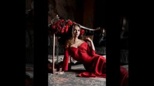 Девочка в красном