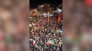 Тысячи жителей Тегерана вновь вышли на массовые митинги.