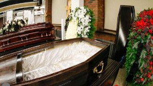 Специалист в области похоронного дела назвал минусы золотого гроба