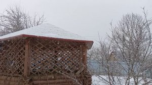 Зима не хочет уступать весне.