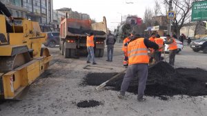 7 бригад проводят ямочный ремонт в Махачкале