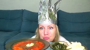 Мукбанг от царевны Яны борщ с салом и чесноком, морская капуста и лук репка. Еда.