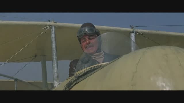 Подбили! Песня "Погоня". Фрагмент из фильма "Новые приключения неуловимых". 1968 г.