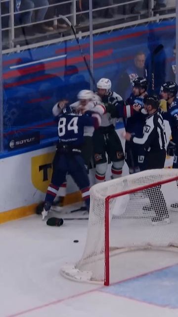 Не на того НАЕХАЛ 😎 #КХЛ