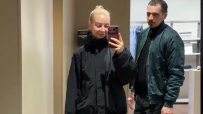 Диана- выбрали мне подарок к 8 марта