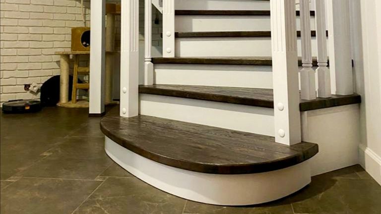 Пригласительная ступень округлой формы