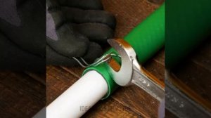 Правильно фиксируем шланг.