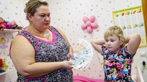 ГРИФЕРША УКРАЛА 150 000 РУБЛЕЙ У МАМЫ В РЕАЛЬНОЙ ЖИЗНИ НА ДОНАТ В МАЙНКРАФТ!