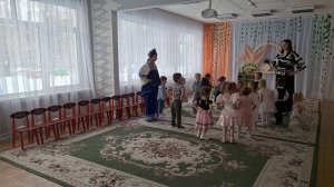 Утренник во второй группе раннего возраста посвящённый международному женскому дню 8 марта "В гости