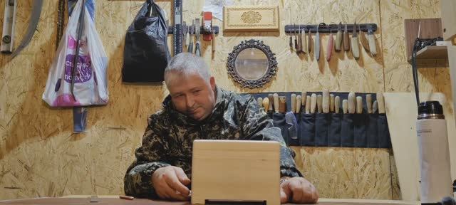 Плоскорельфная резьба изготовление шкатулки