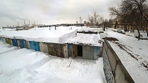 Снежная зима добавила проблем , спасаем гаражи.