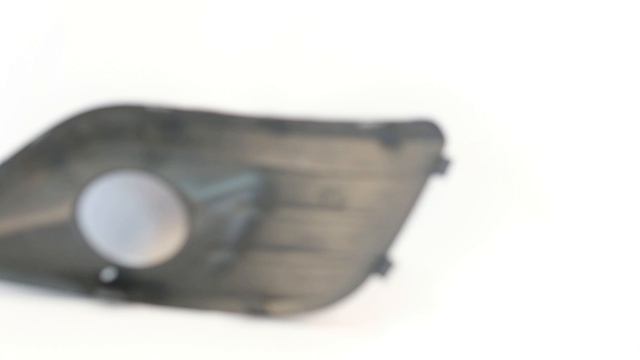 Облицовка противотуманных фар ПРАВАЯ (цвет СЕРЫЙ) LADA Largus/Largus Cross Lada Код: 12698