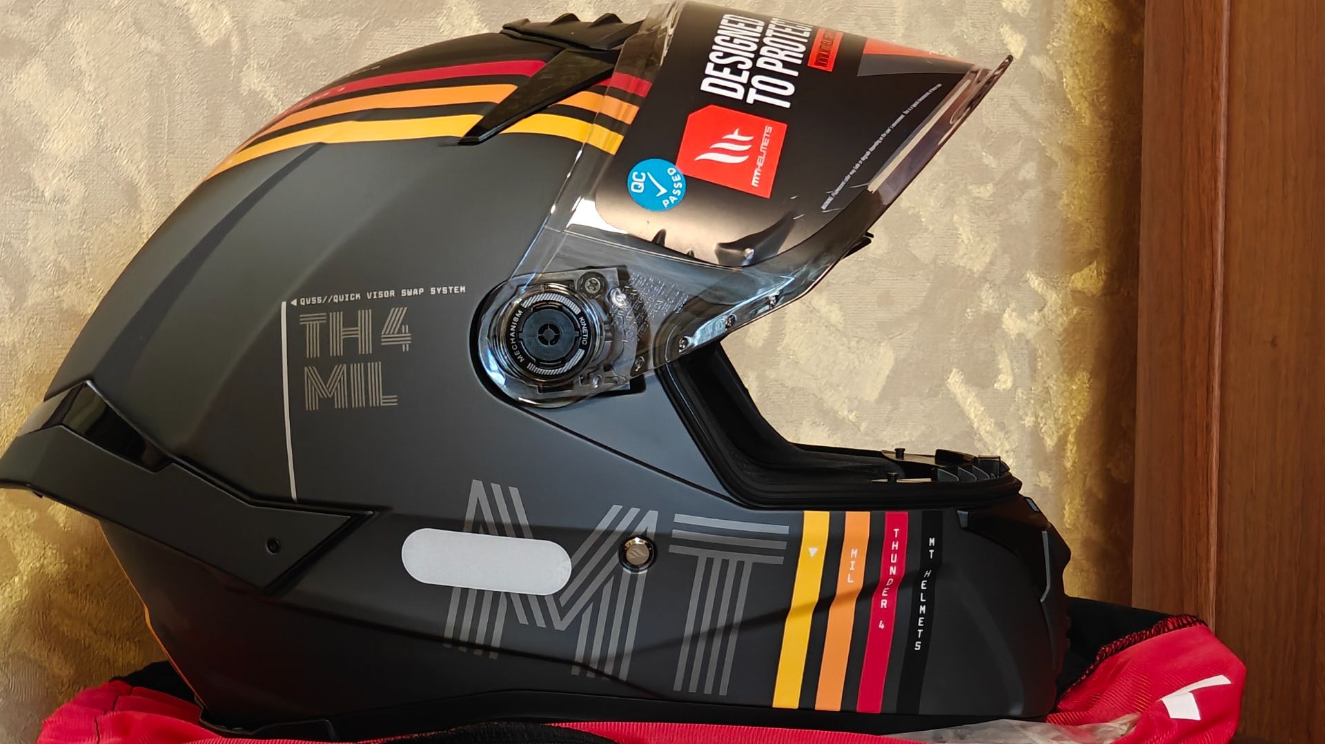 MT Helmets Thunder 4SV