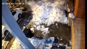 Видео из соцсетей_снег_лавина