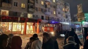 Появились кадры ракетной атаки на Волгоград. Атакованы жилые дома 04.03.26