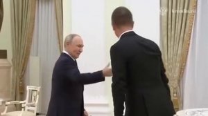 Путин встретился в Кремле с главой МИД Венгрии Петером Сийярто.

Лавров, Ушаков и Мантуров также ...