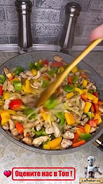 Тушёное Мясо с Овощами и Кукурузой на Сковороде: Быстрый и Вкусный Ужин! 🥩🌽🥕