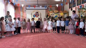 Песня "Мамин праздник". Группа №8 "Знайки"