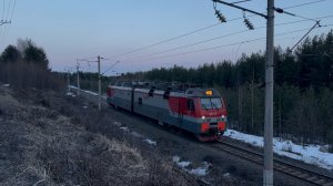 «Приветливый на заре!» Электровоз «Ермак» 2ЭС5К-253 следует резервом на перегоне, 2025 год