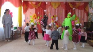 танец с цветами младшая группа
