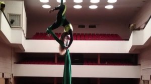 Профессиональное обучение воздушной гимнастике на разном реквизите с дипломированными тренерами.