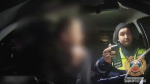 В Башкирии 22-летний парня остановили за превышение скорости. После этого пьяный юноша устроил истер