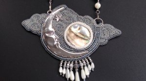 Кулон с перламутром.