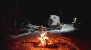 ЖИВЁМ НА ЛЬДУ КАК ДОМА. ПАЛАТКА КУБ С ПЕЧКОЙ. НОЧЁВКА В ГЛУХОЙ ТАЙГЕ. ПРОВЕРИЛ ЖЕРЛИЦЫ И БЫЛ РАД