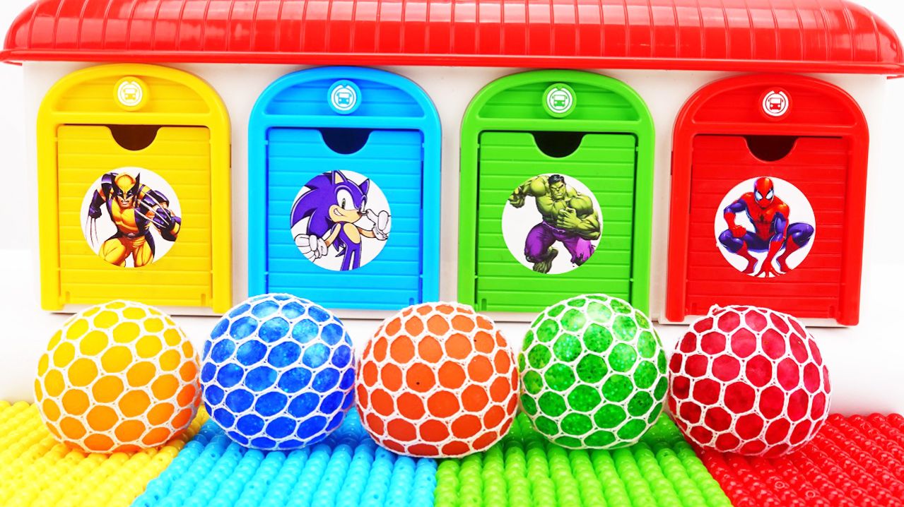 Мультики для детей. Разноцветные гаражи с мячиками и игрушками. Мультики для малышей смотреть.