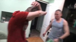 ОТЕЦ ИЗБИЛ СЫНА ПАКЕТОМ И ЧУТЬ НЕ РАЗБИЛ MacBook (Boosty Cegou 2023)