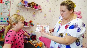 ГРИФЕРША ОБМАНУЛА МАМУ НА 102 000 РУБЛЕЙ В РЕАЛЬНОЙ ЖИЗНИ ДЛЯ АДМИНКИ В МАЙНКРАФТ!