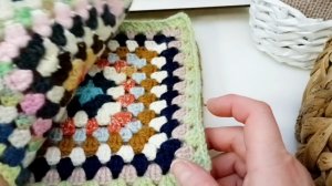 Итоги февраля / разбираю дундагу / вяжу квадраты / очередная шапка.