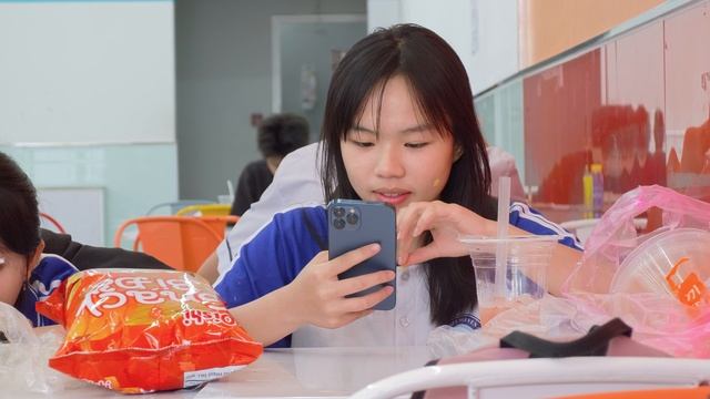 Милые девушки в GS25