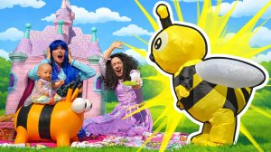 Вредные Принцессы и Бэби Бон Эмили устроили пикник с пчелами 🐝🐝