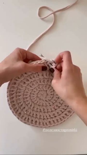 Коврик из трикотажной пряжи столбиками с накидом