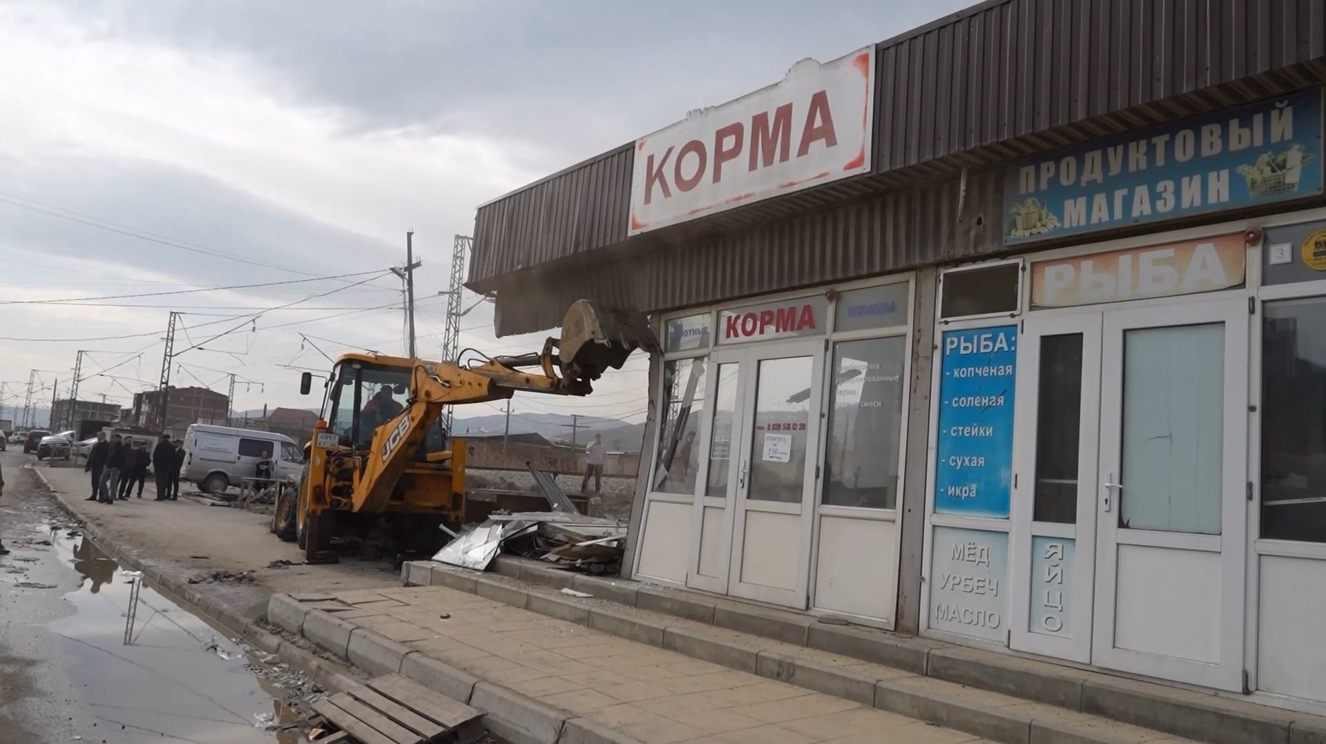 В Махачкале демонтируют некапитальные объекты на Железнодорожной улице